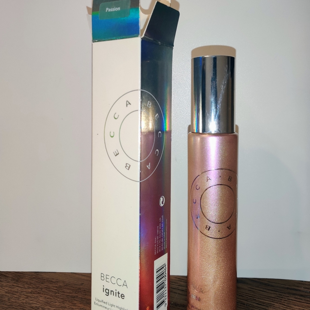 SOLD 🆕⭐️BECCA Ignite Face & Body Highlighter